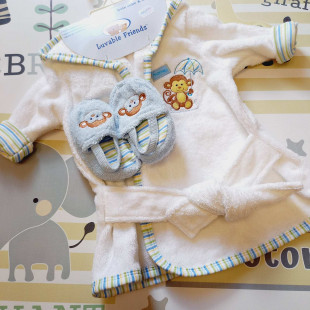 Bébi köntös kiegészítővel - maki