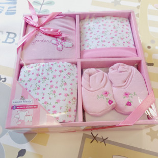 Együttes dobozban - lány