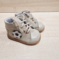 Maus cipő k14 bézs foci 16