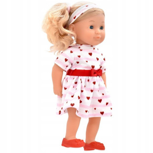 Charlotte baba szívecskés ruhában