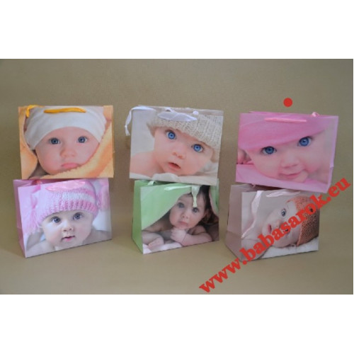 Ajándéktasak baba nagy rózsaszín sapkában