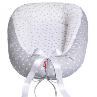 Scamp babafészek szürke-fehér szívecskék